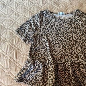 FRANCESCAS JUN & IVY Cheetah Peplum Short Sleeve Top